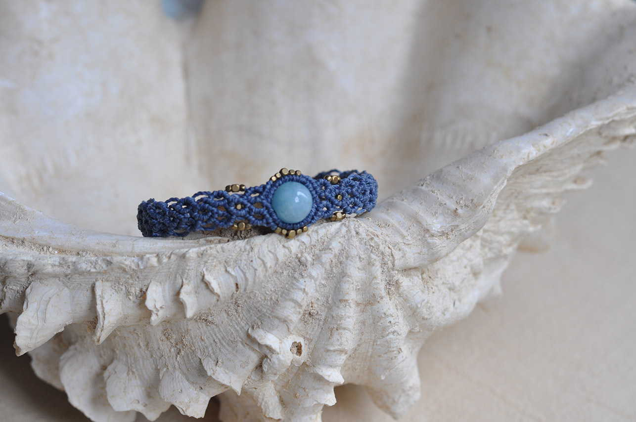 Ručno pletena ženska narukvica sa Akvamarinom - Slika 2