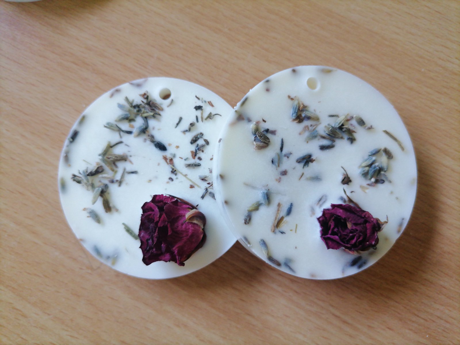 Aromatični medaljoni od sojinog voska sa eteričnim uljima - Slika 5